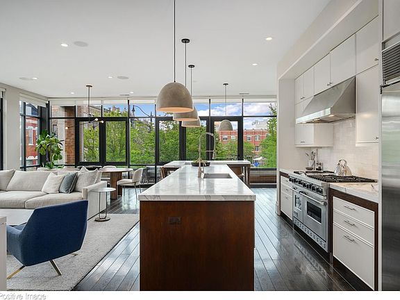4th image of 2117 N Halsted St #Penthouse
