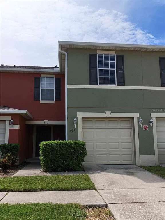 3 bed, 2.5 bath, 1495 sqft, $2,000 — Photo 1