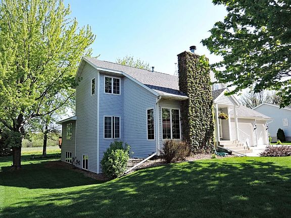 3rd image of 1768 Greenhaven Ln NE