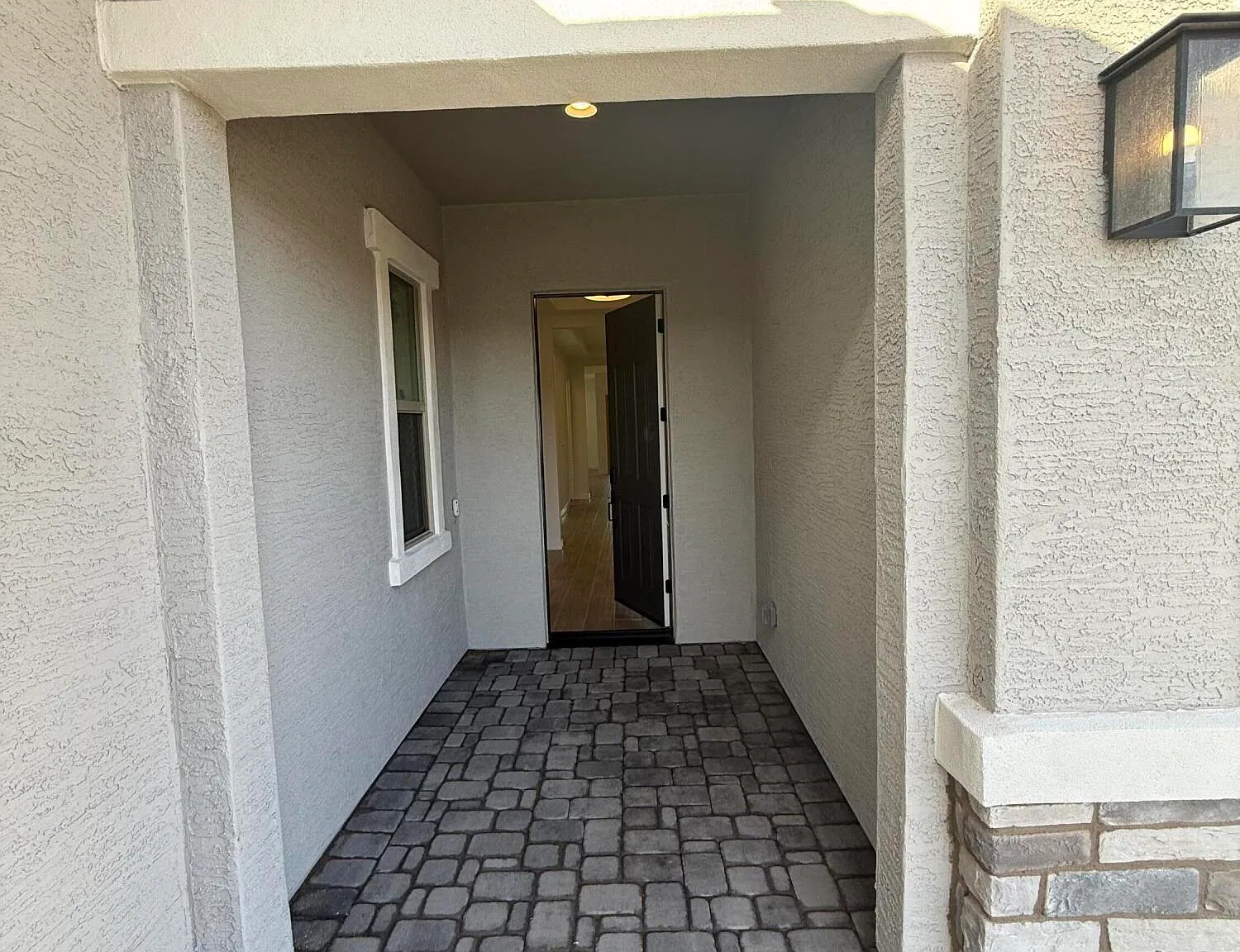 4 bed, 3.0 bath, 2500 sqft, $3,000 — Photo 2