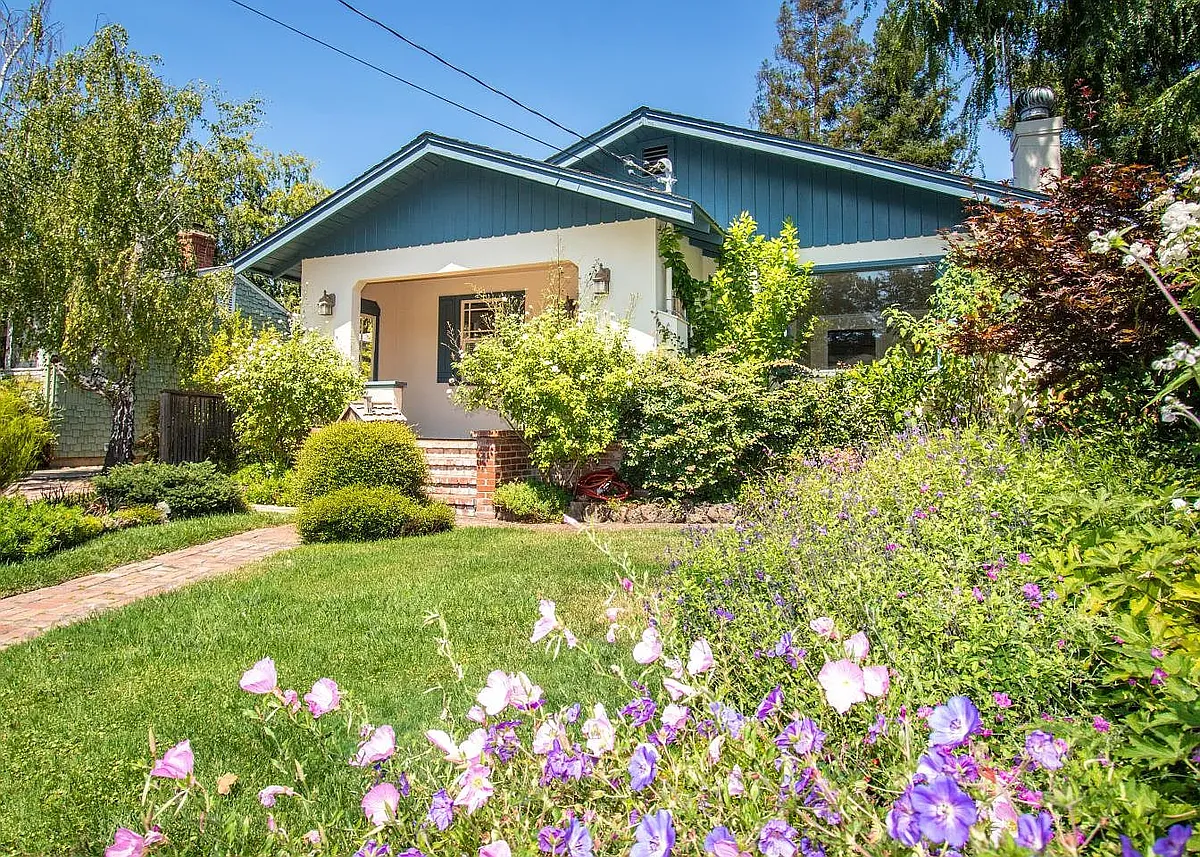 Building Photo - 85 Hillview Ave