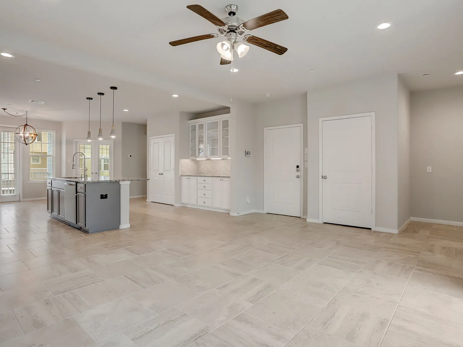 3 bed, 2143 sqft, $3,199 — Photo 4
