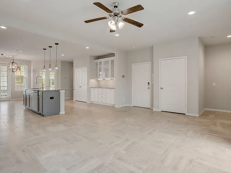 2714 Veranda Fls — Photo 4
