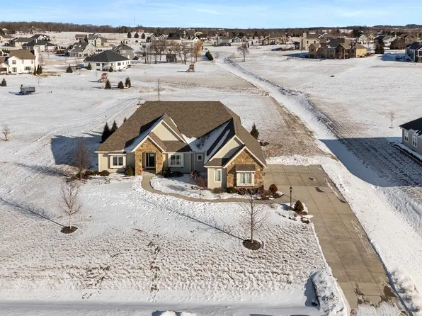 W278N8854 Twin Pine Cir, Hartland, WI 53029
