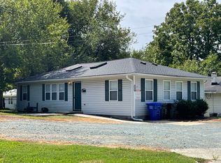 721 S Merritt Mill Rd, Chapel Hill, NC 27516