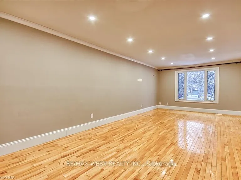 24 Bernadette Ct #MAIN FLOOR — Photo 6