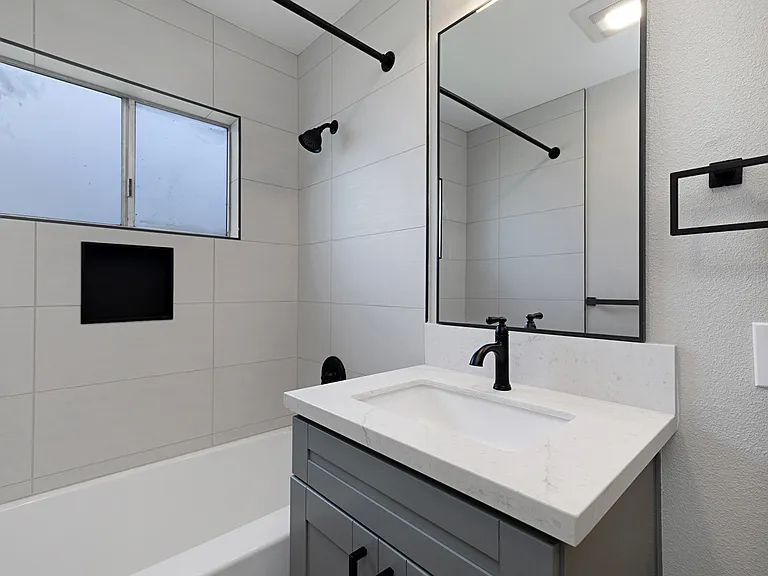 2nd bath with shower over tub
