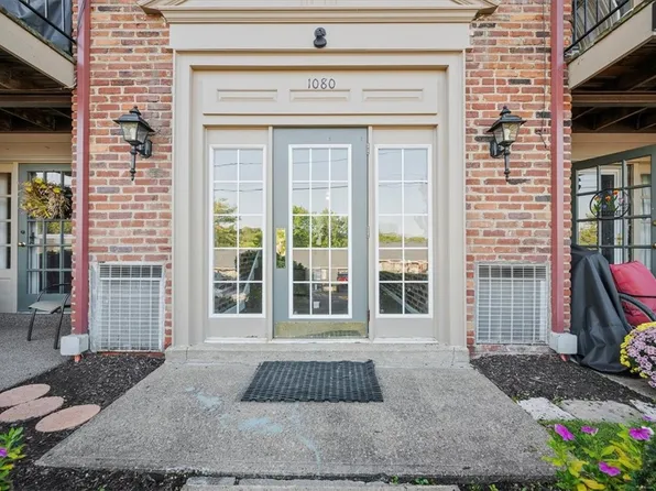 1080 Chatham Park Dr APT E, Pittsburgh, PA 15216
