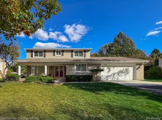 123 Longford Dr, Rochester Hills, MI 48309