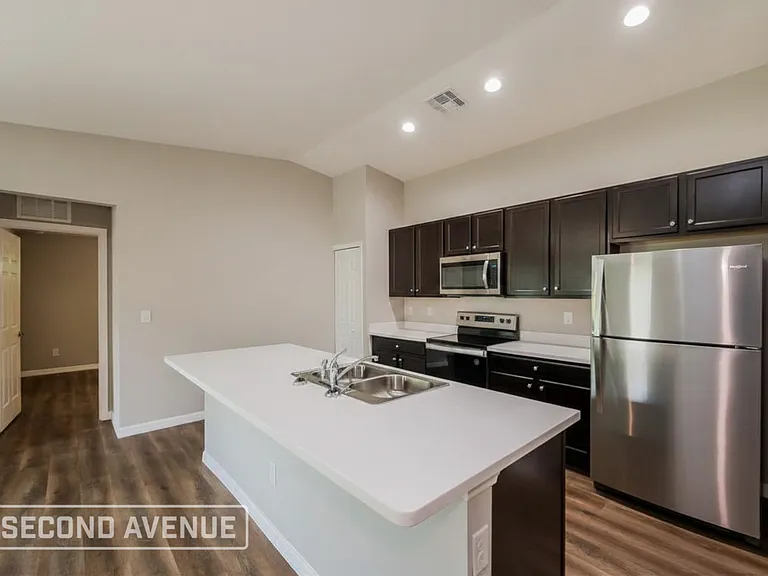 17124 Johns Ave — Photo 6