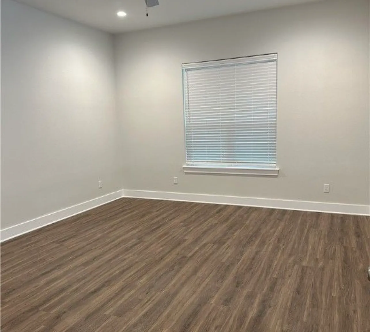 4 bed, 4.5 bath, $950 — Photo 4