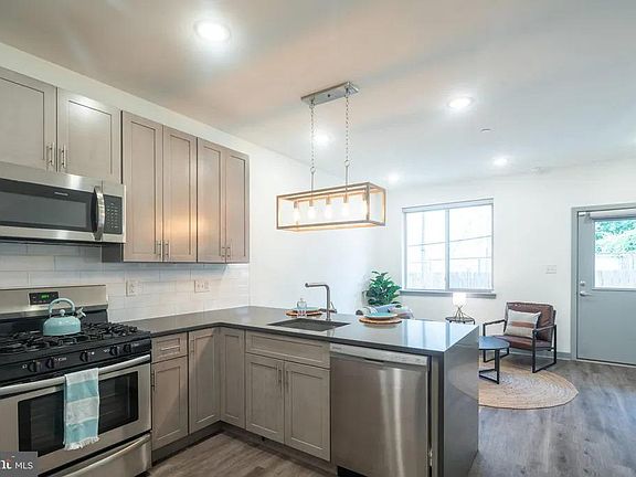 4th image of 415 W Berks St #1