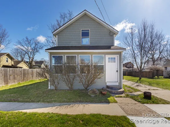 116 Washington St, Sparta, MI 49345