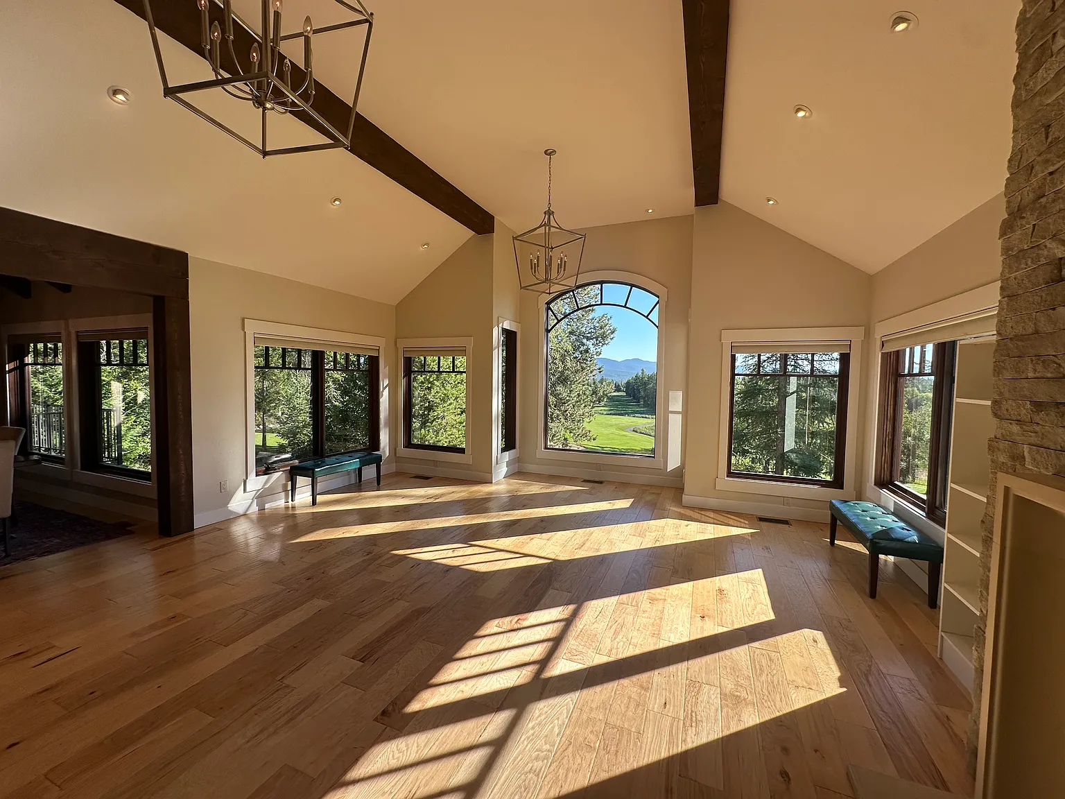 Gorgeous Custom Modern Mountain Home located in Grouse Mountain Estates — Photo 4