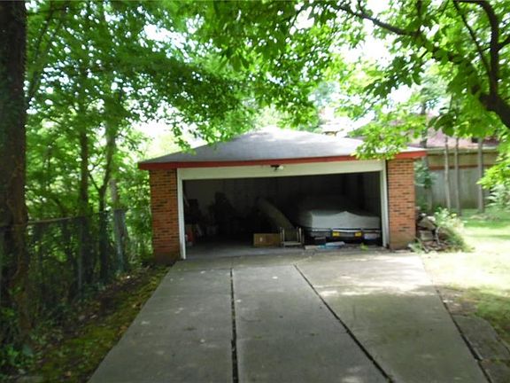 4th image of 4006 E 123rd St