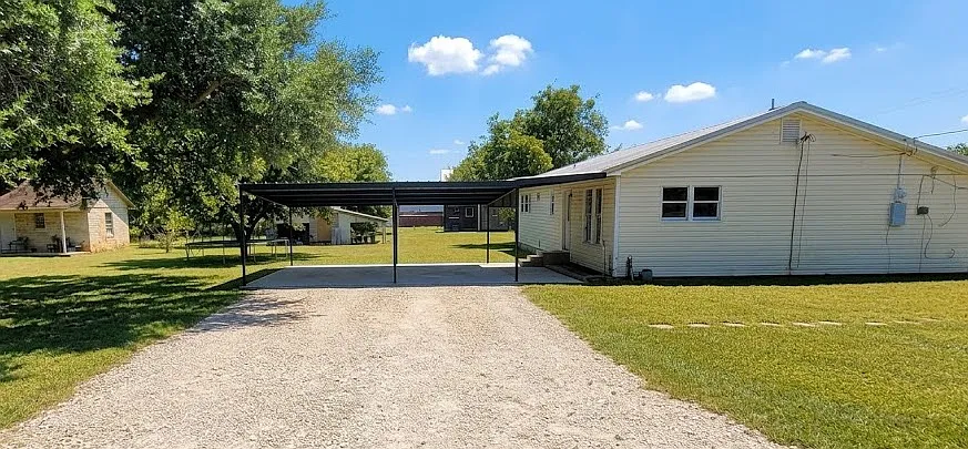Carport/Back door/ Shed for storage - 1410 Charles