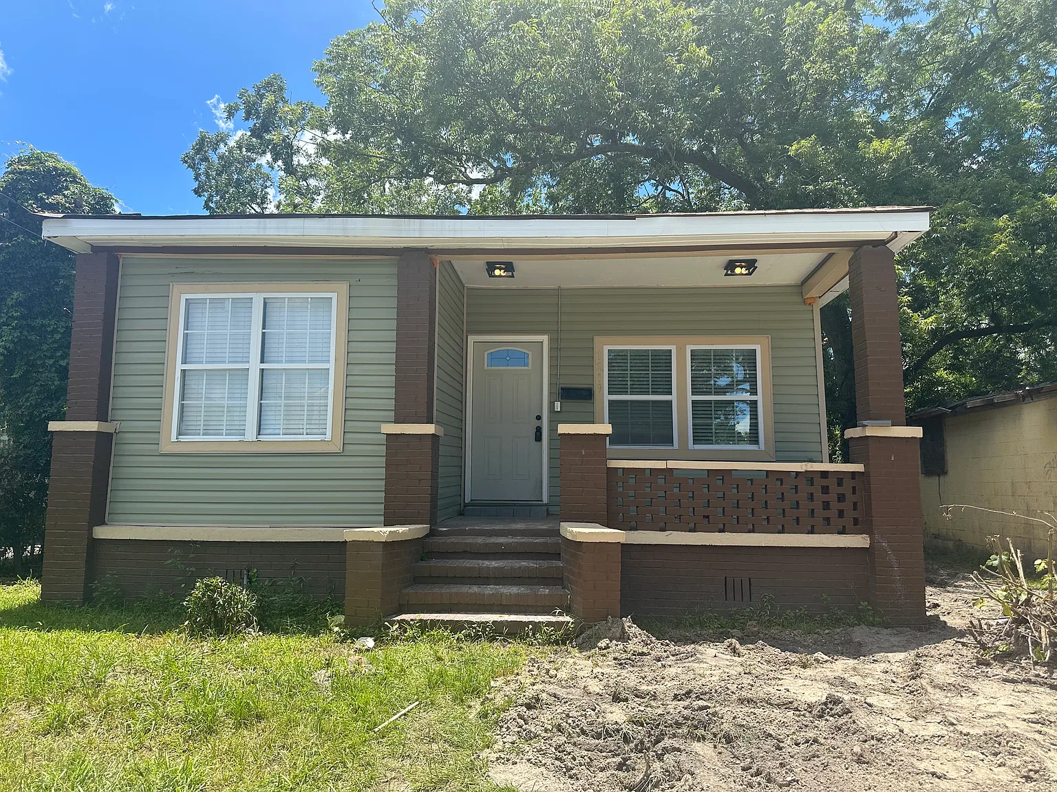 1219 Richards St — Photo 1