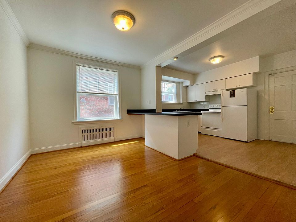 1st image of 813 Westwood Dr APT 2