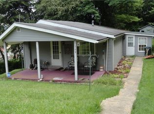 108 Linger Dr, Chester, WV 26034