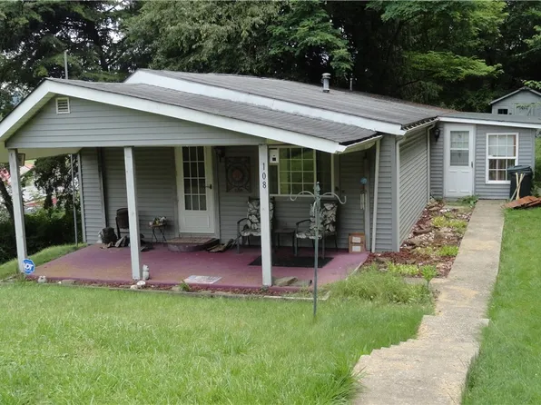108 Linger Dr, Chester, WV 26034