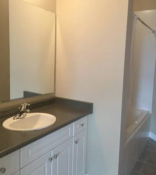 435 Colborne St — Photo 11