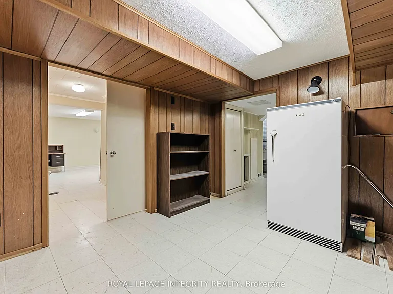 1842 Playfair Dr — Photo 32
