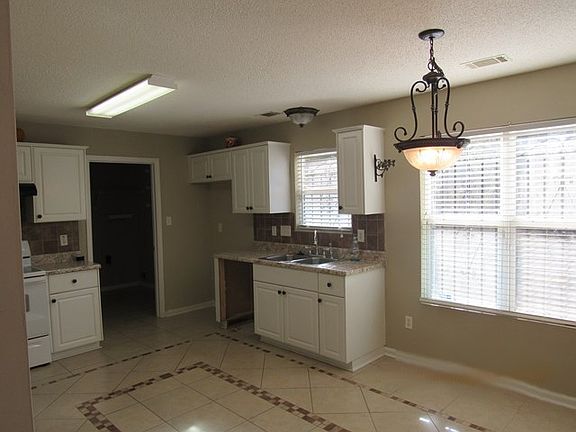 4th image of 4713 Laural Oak Dr