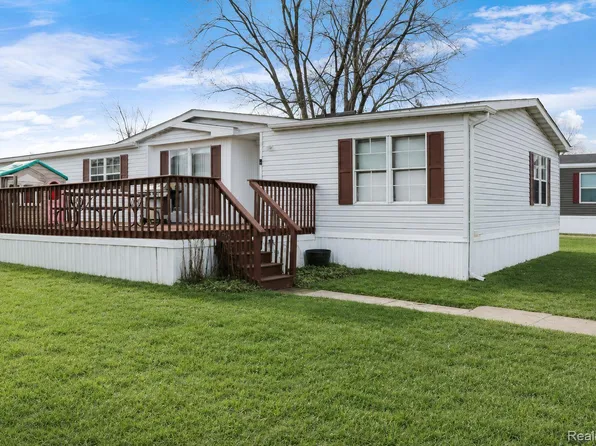 29193 Hazelwood Rd, Flat Rock, MI 48134