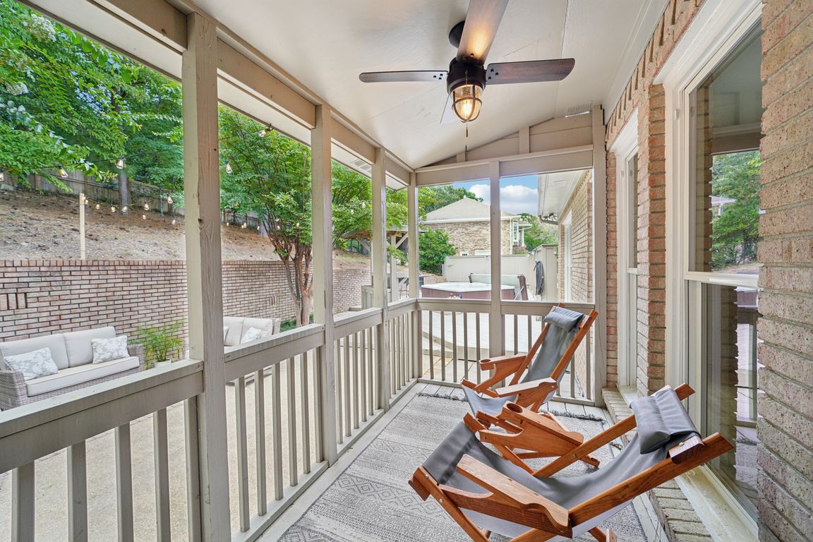 Brookhill Dr-S0908-052.jpg