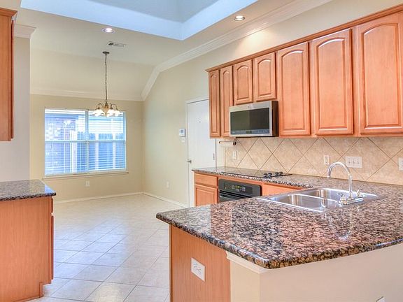 4th image of 9113 Regal Oaks Dr
