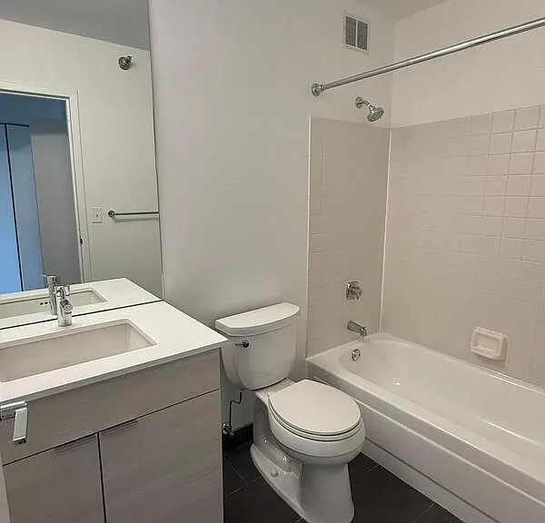 400 E Ohio St #410 — Photo 11