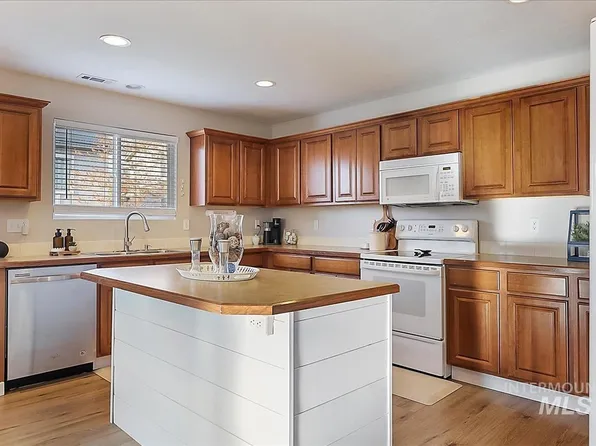 362 W Lil Robert Ct, Kuna, ID 83634