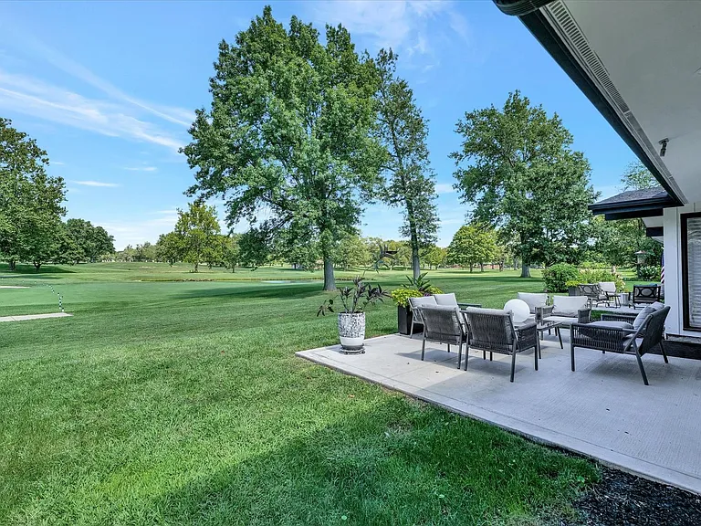 102 Greencroft Dr — Photo 59