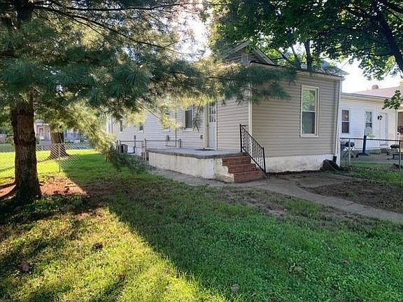 2nd image of 872 Ross Ave