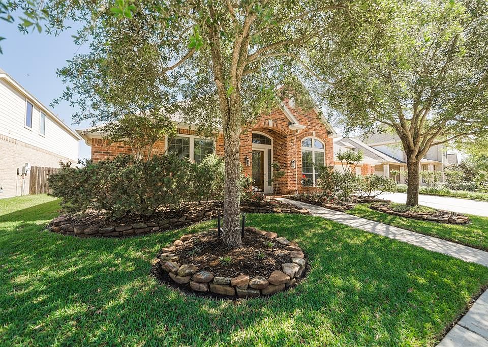 1st image of 26902 Wolfs Hill Ln