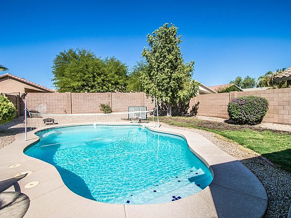 3rd image of 840 E Lovegrass Dr