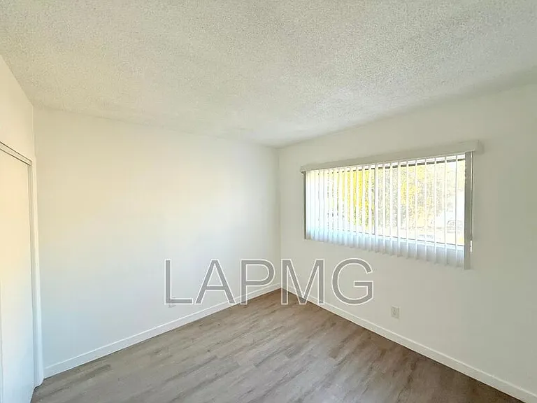 1426 S Point View St #5 — Photo 21