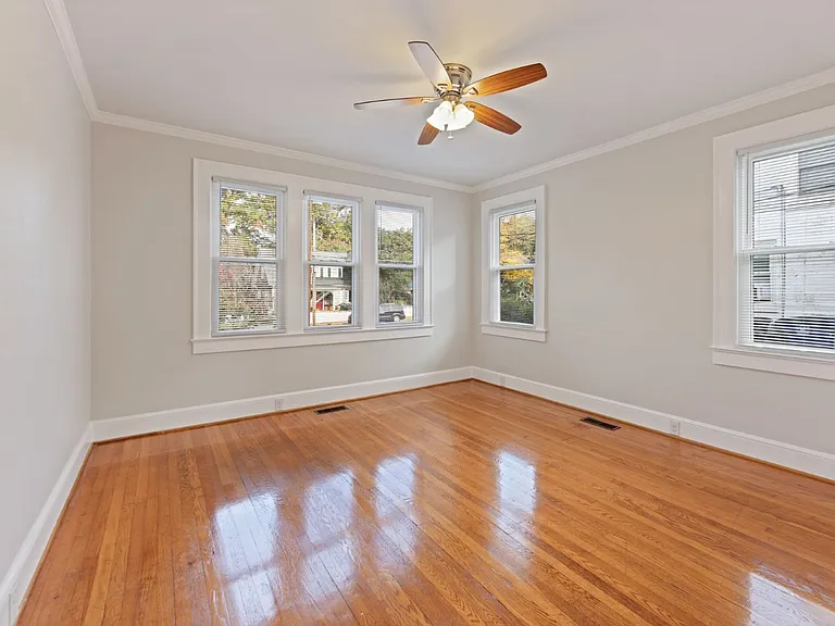 1015 S Hawthorne Rd — Photo 12
