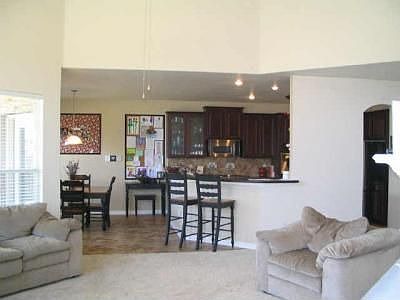 5th image of 802 Shady Meadow Dr