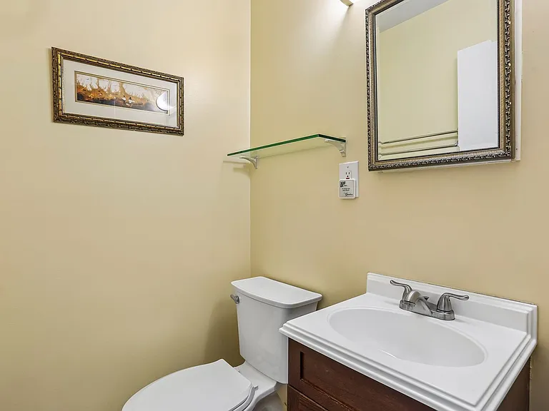 10513 Weymouth St #102 — Photo 11