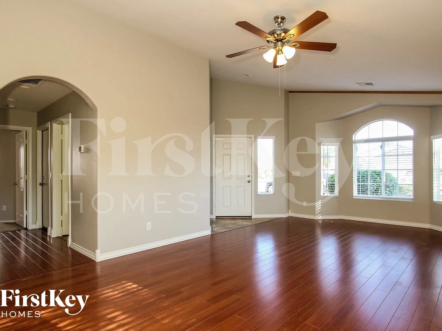 4 bed, 2.0 bath, 1919 sqft, $2,040 — Photo 3