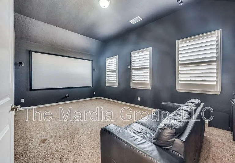 7340 Beranger Dr — Photo 21