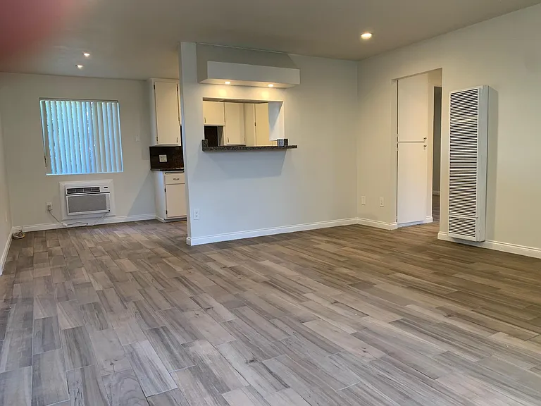 25452 Cole St — Photo 6