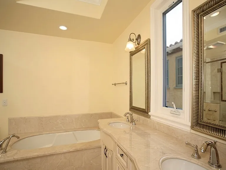 1540 S Bentley Ave #103 — Photo 8