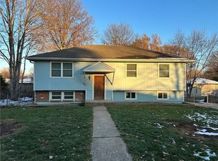1204 SW Westminister Rd, Blue Springs, MO 64014