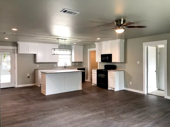 815 Hickory St, Idalou, TX 79329