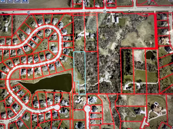 W 1st St, Cedar Falls, IA 50613