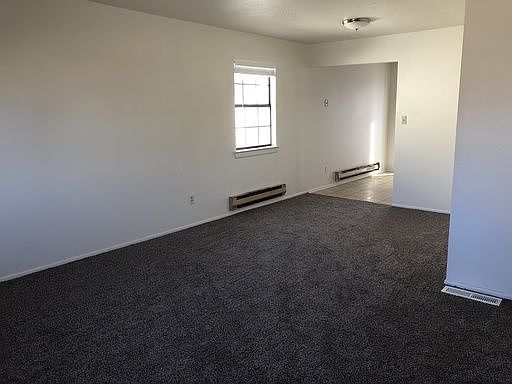 2nd image of 913 W Oak St #A