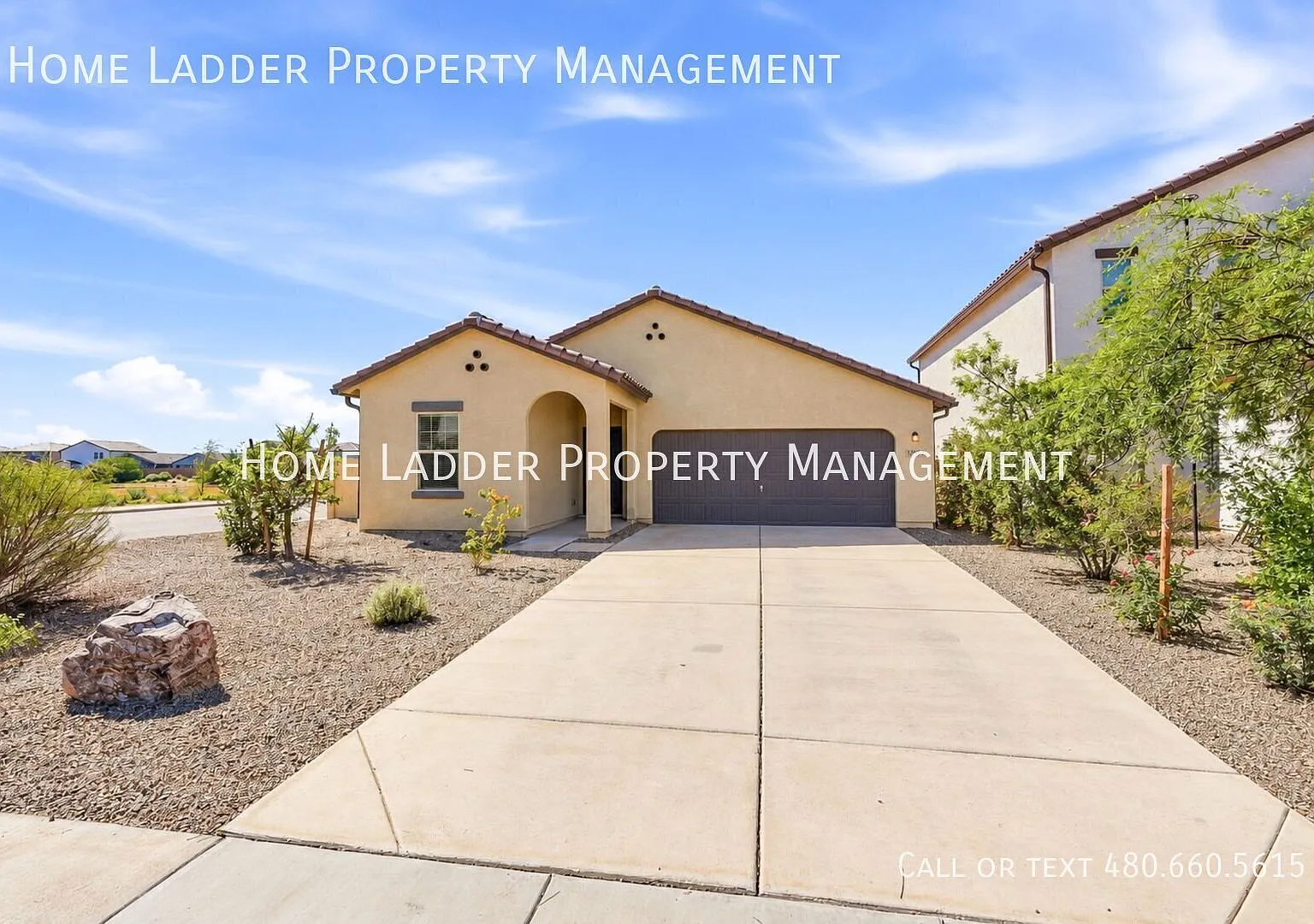 3 Bed Home with Spacious Yard & Cozy Fireplace! — Photo 1