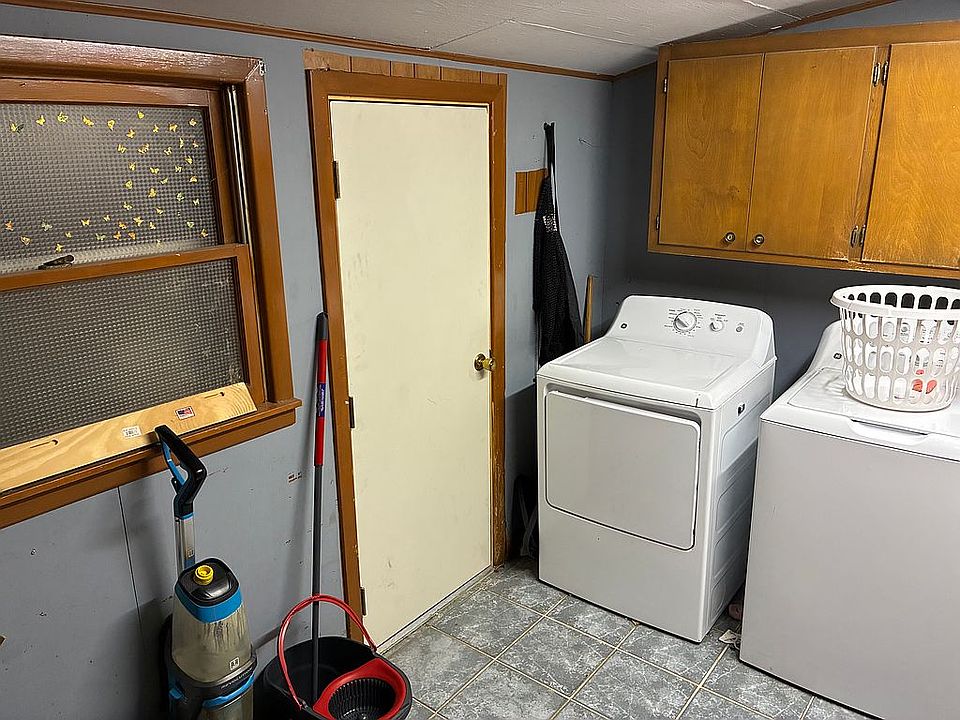 1st image of 523 W Dorothy St